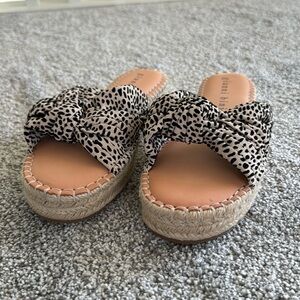 NWT Gianni Bini Cheetah sandals — Size 9